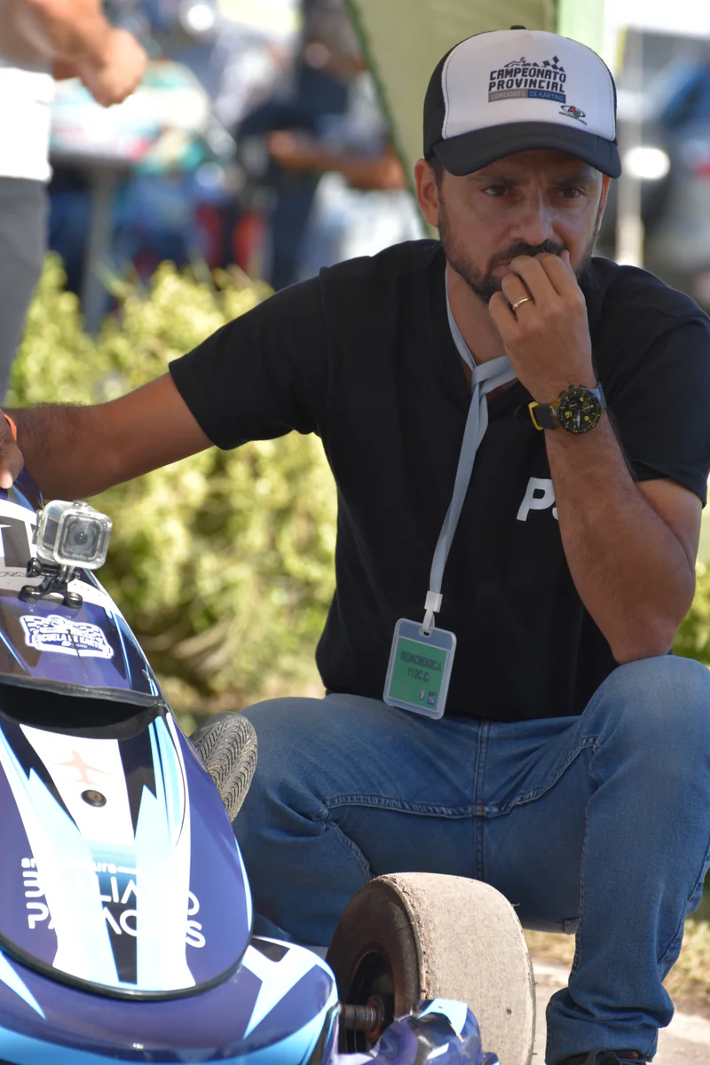 Persona de la comunidad usando indumentaria P3